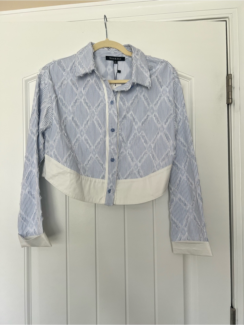 Strut & Bolt Striped Blue & White Cropped Button-Up Top Size Small NWT